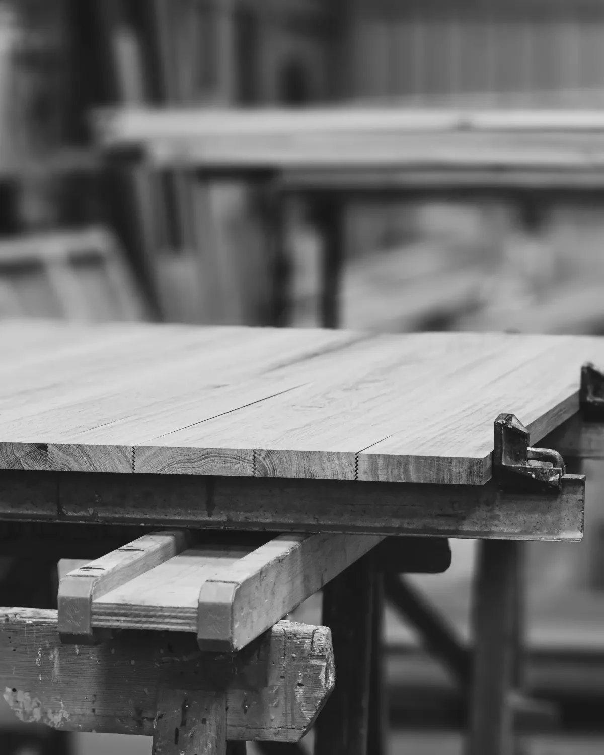 Fabrication d’une table dans l’atelier